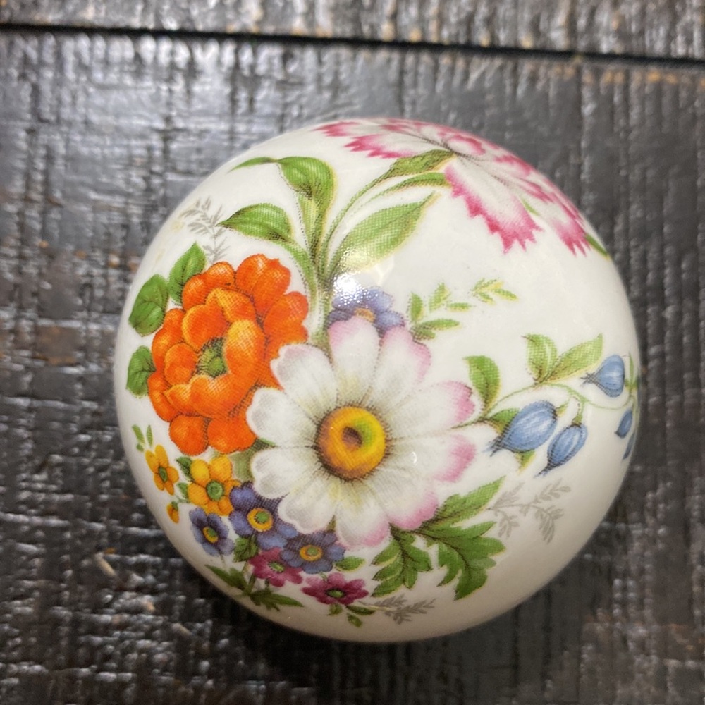 Vintage Royal Staffordshire Bone China Floral Porcelain Trinket Box! - Picture 6 of 6